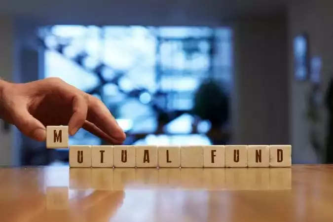 How to Decide Between Growth and Dividend Funds? How to Decide Between Growth and Dividend Funds?
