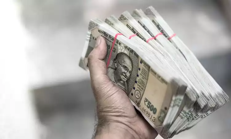 What Is The Ideal Way To Invest Rs 10 Lakhs IIFL Finance