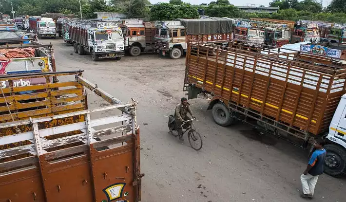 Decade-Old Commercial Vehicles to be Taken off Indian Roads Decade-Old Commercial Vehicles to be Taken off Indian Roads